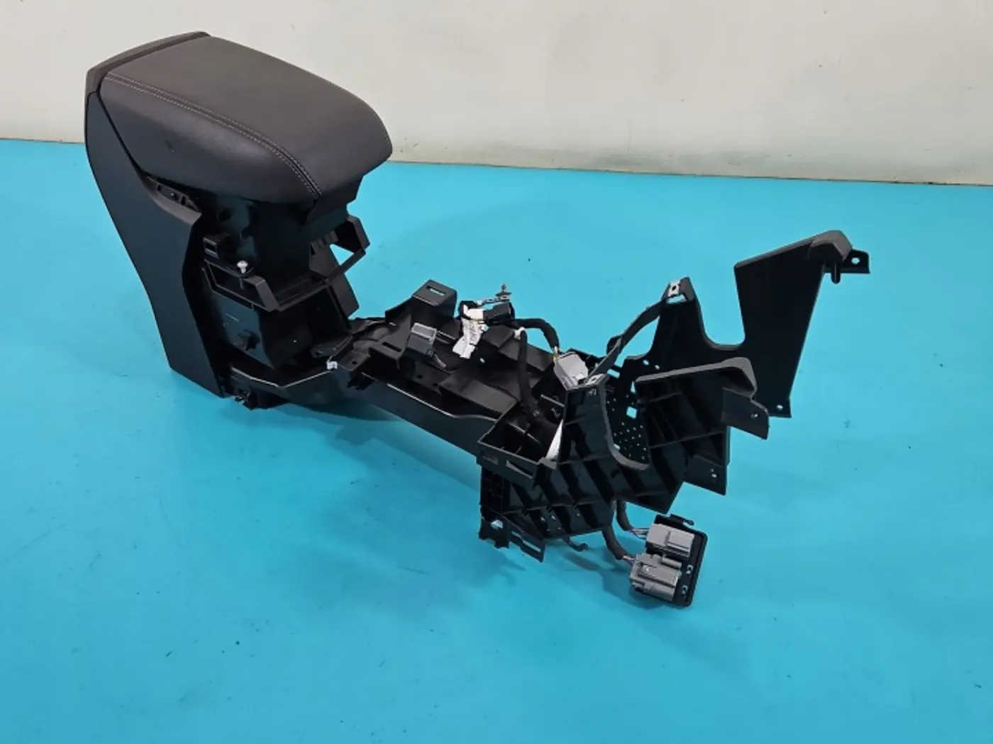 Подлокотник к Ford Kuga 2013