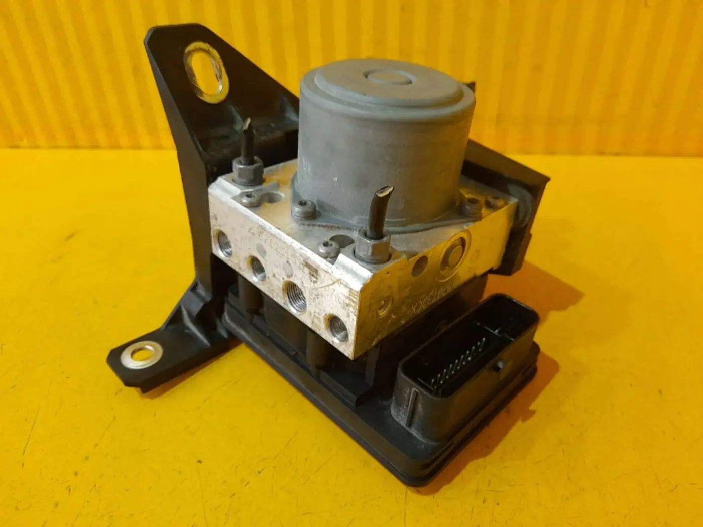 Блок ABS к Fiat 500L 2012