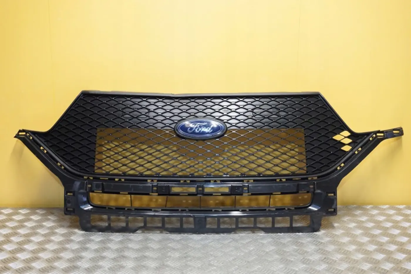 Решетка радиатора к Ford Explorer 2010