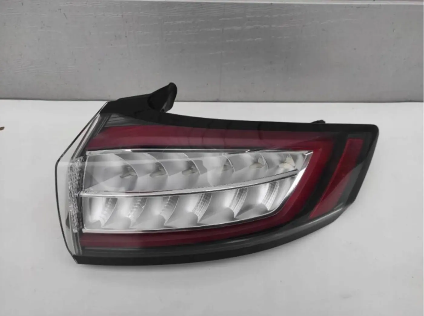Фонарь задний правый к Ford Edge 2015