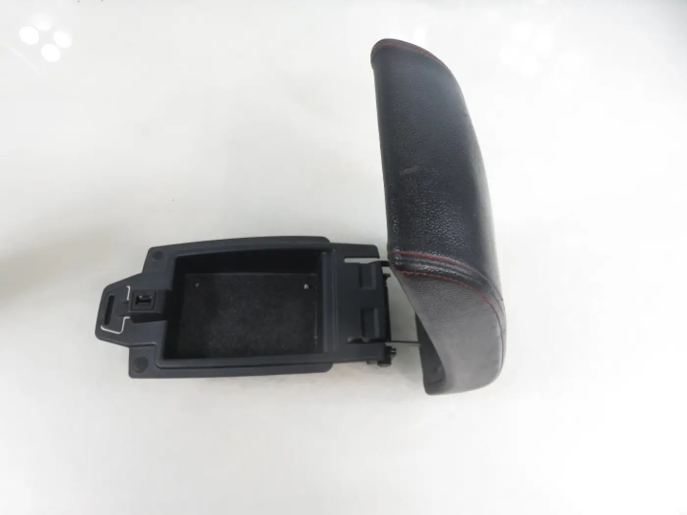 Подлокотник к Ford S-MAX 2006