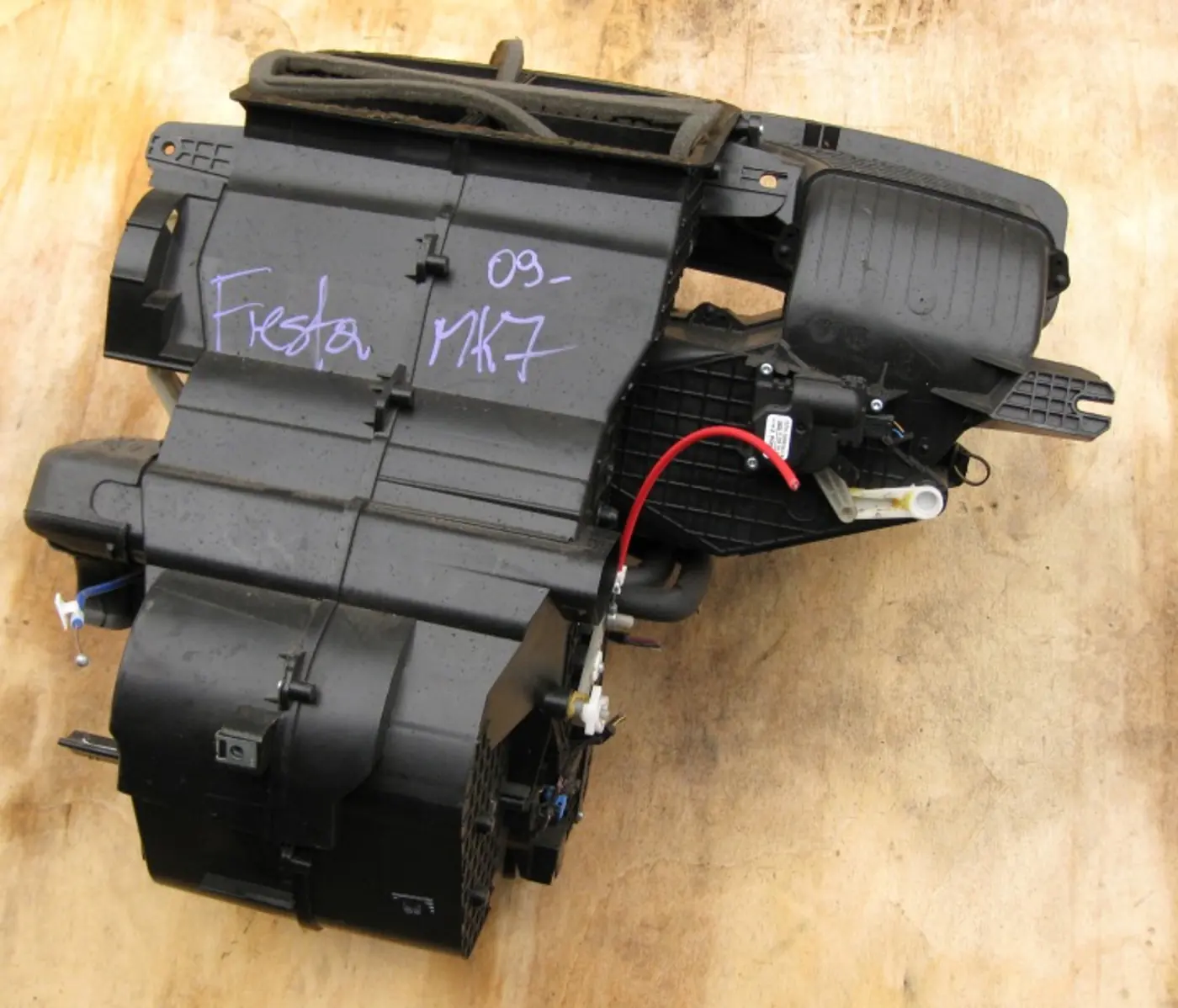 Отопитель в сборе (печка) к Ford Fiesta 2001