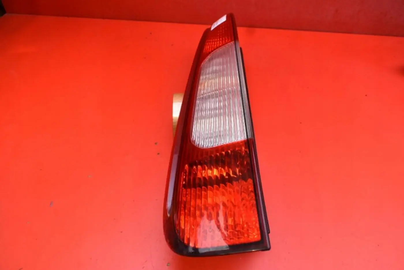 Фонарь задний левый к Ford C-MAX 2003