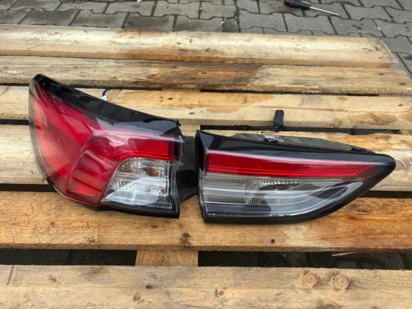 Фонарь задний левый к Ford Kuga 2019