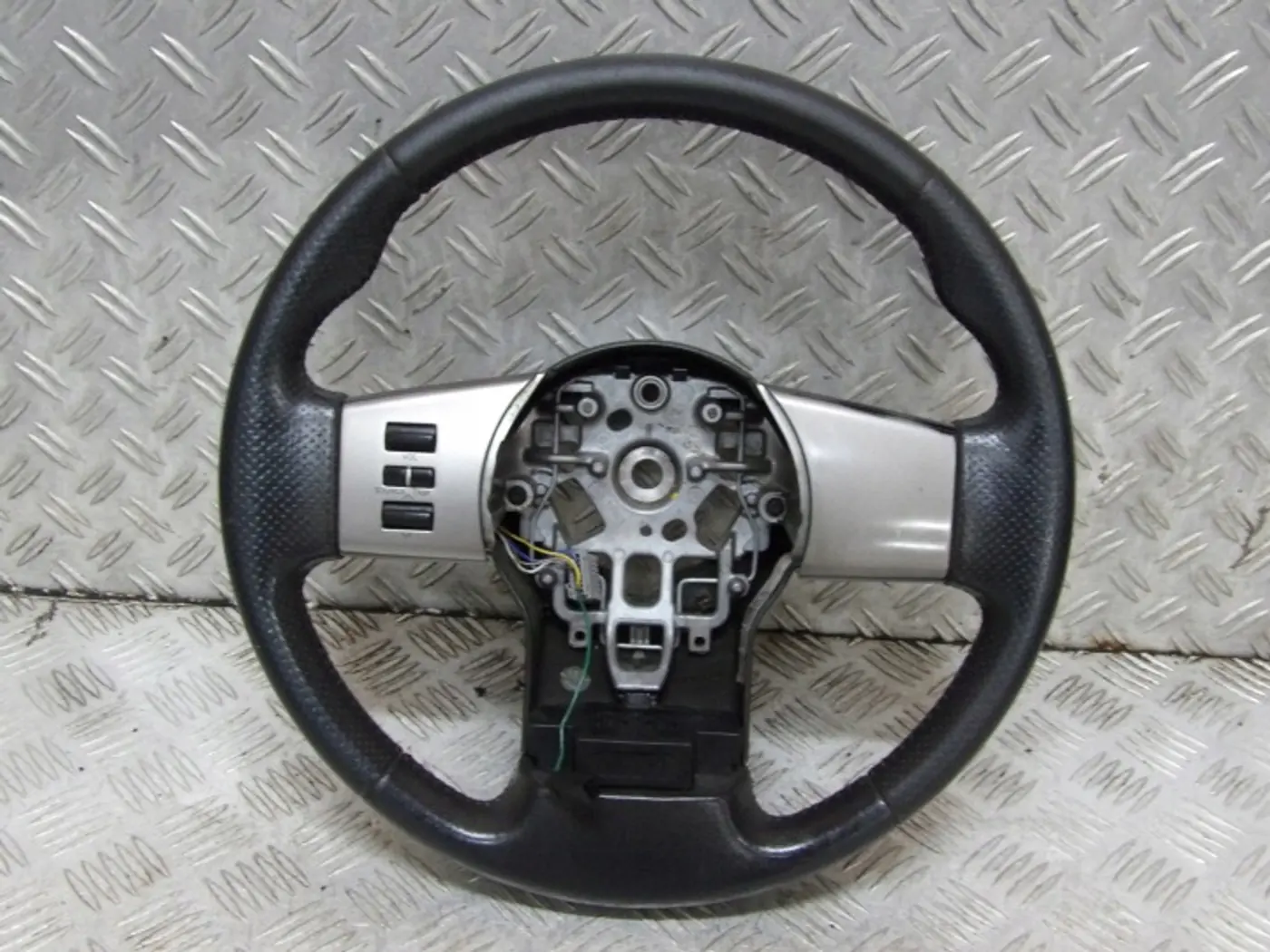 Руль к Nissan Pathfinder 2004