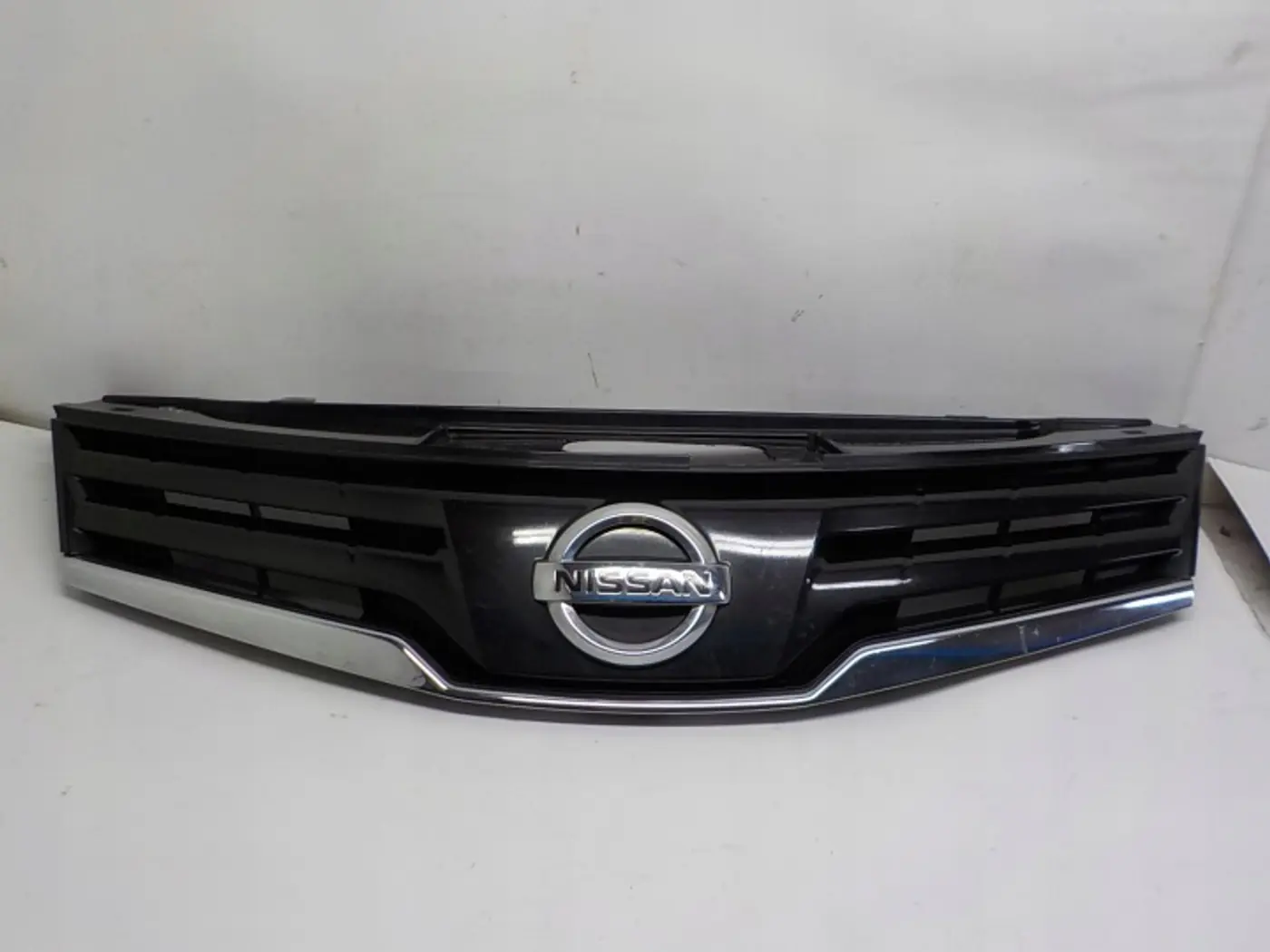 Решетка радиатора к Nissan Note 2009