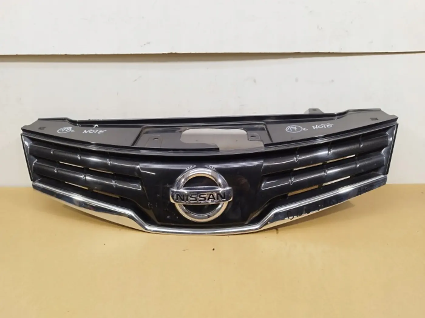 Решетка радиатора к Nissan Note 2009