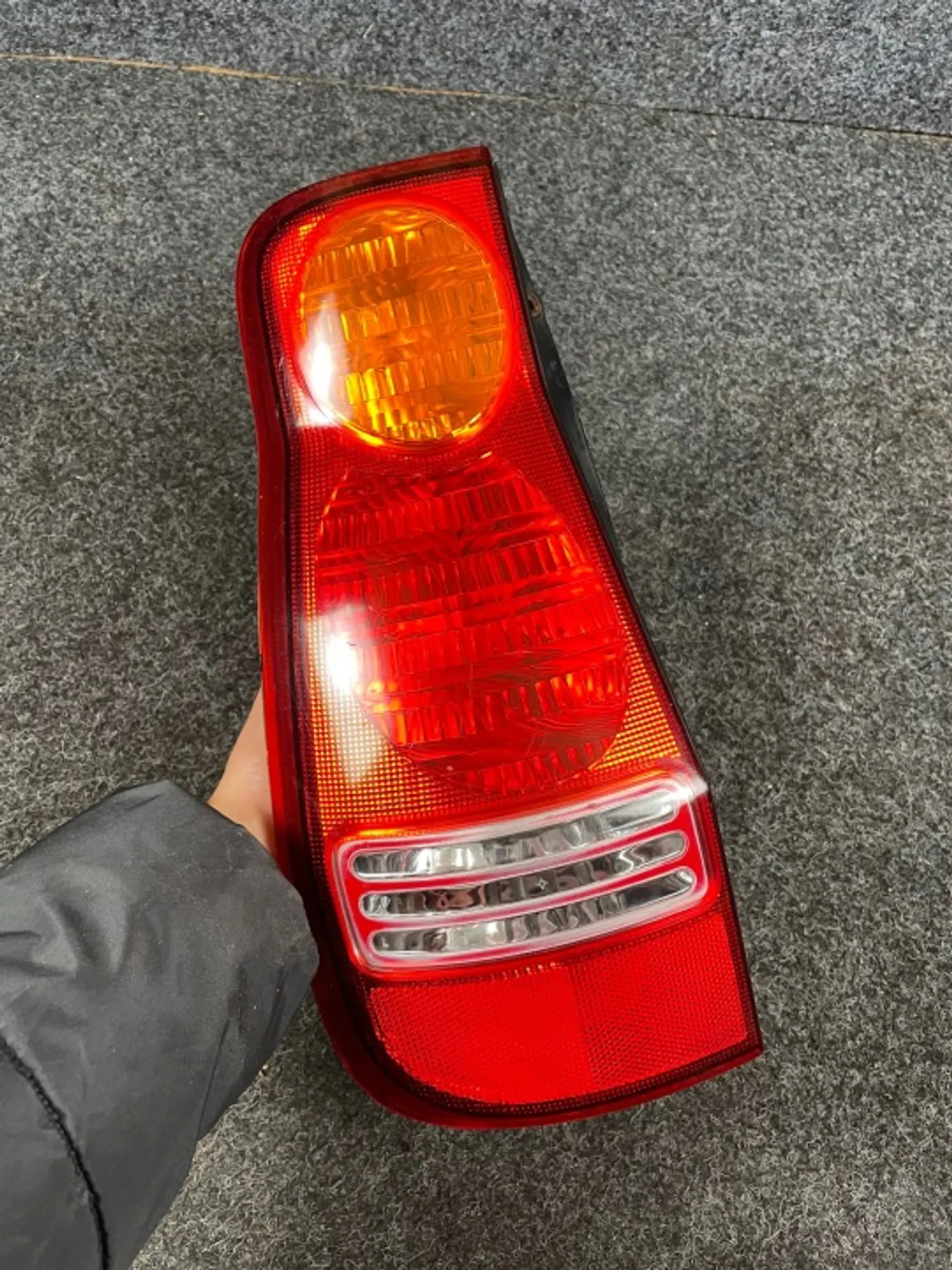 Фонарь задний левый к Hyundai Matrix 2001