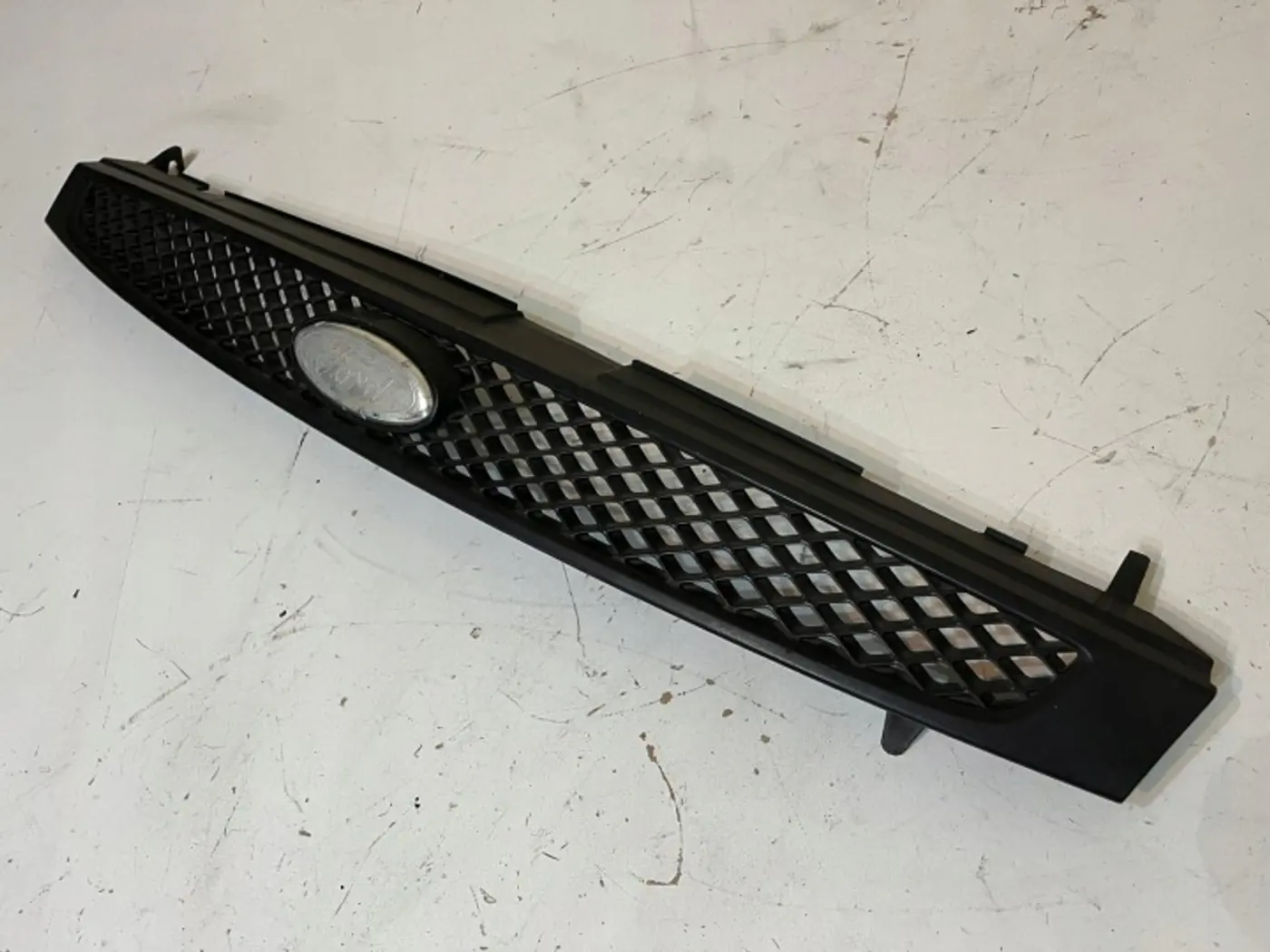 Решетка радиатора к Ford Fiesta 2005