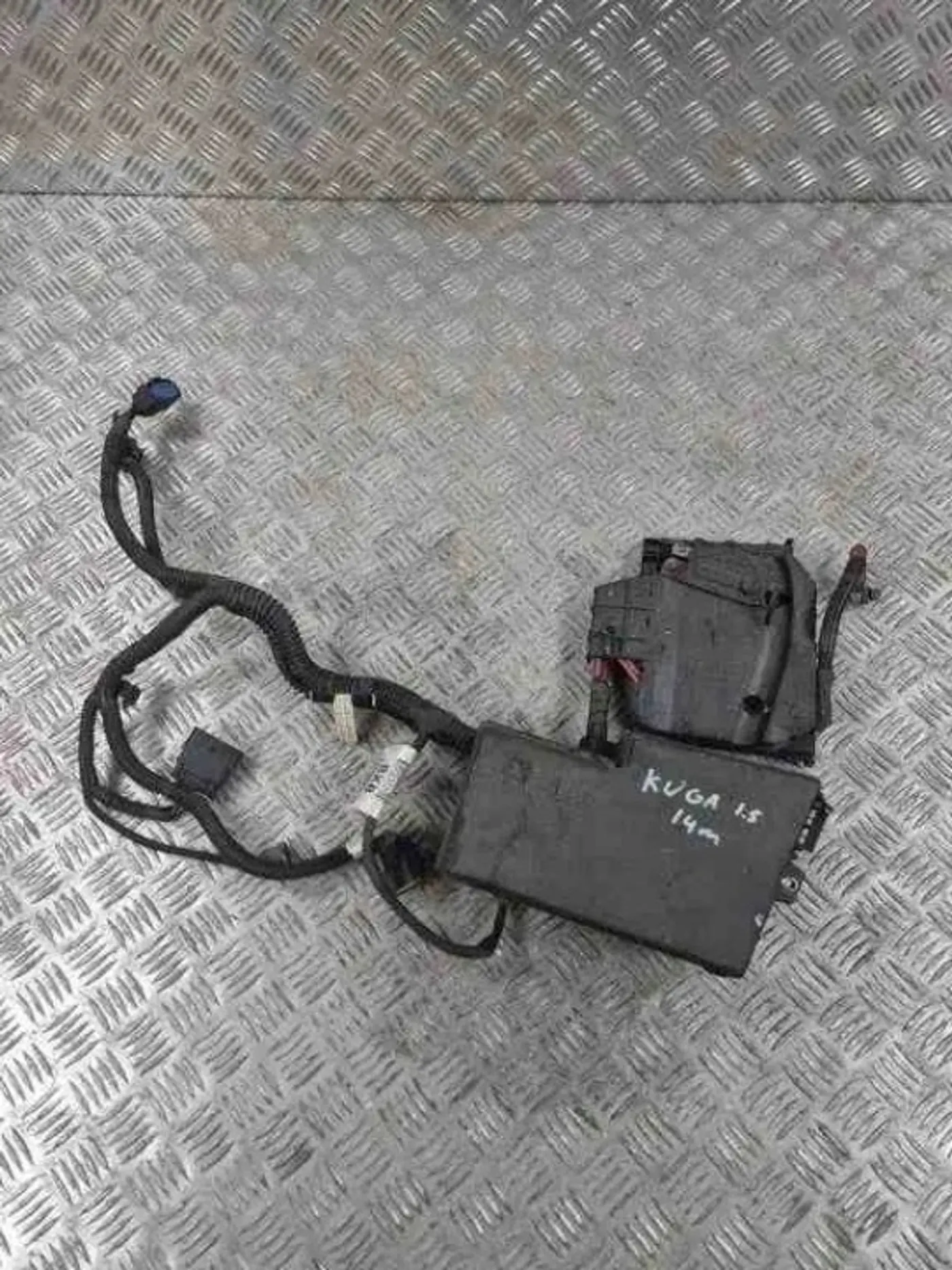 Блок предохранителей к Ford C-MAX 2010