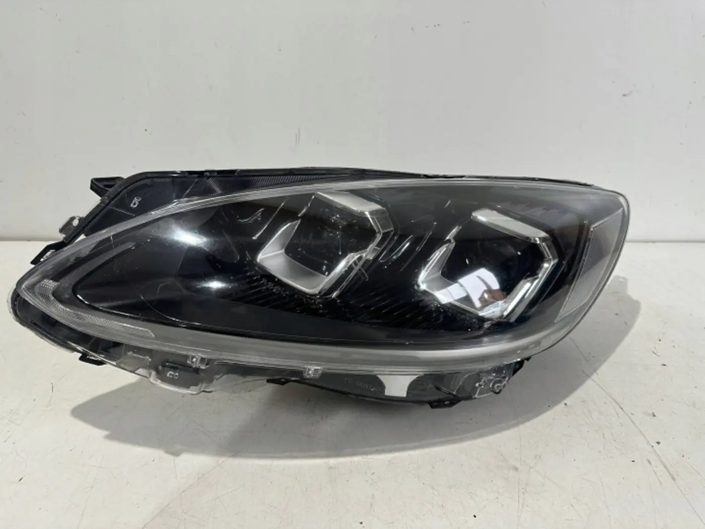 Фара левая к Ford Kuga 2019