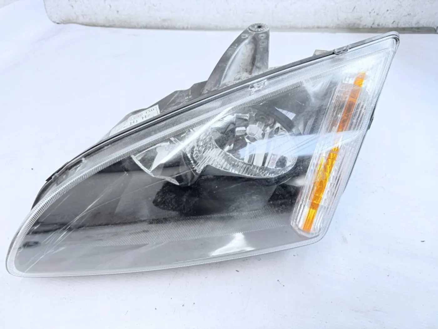 Фара левая к Ford Focus 2005