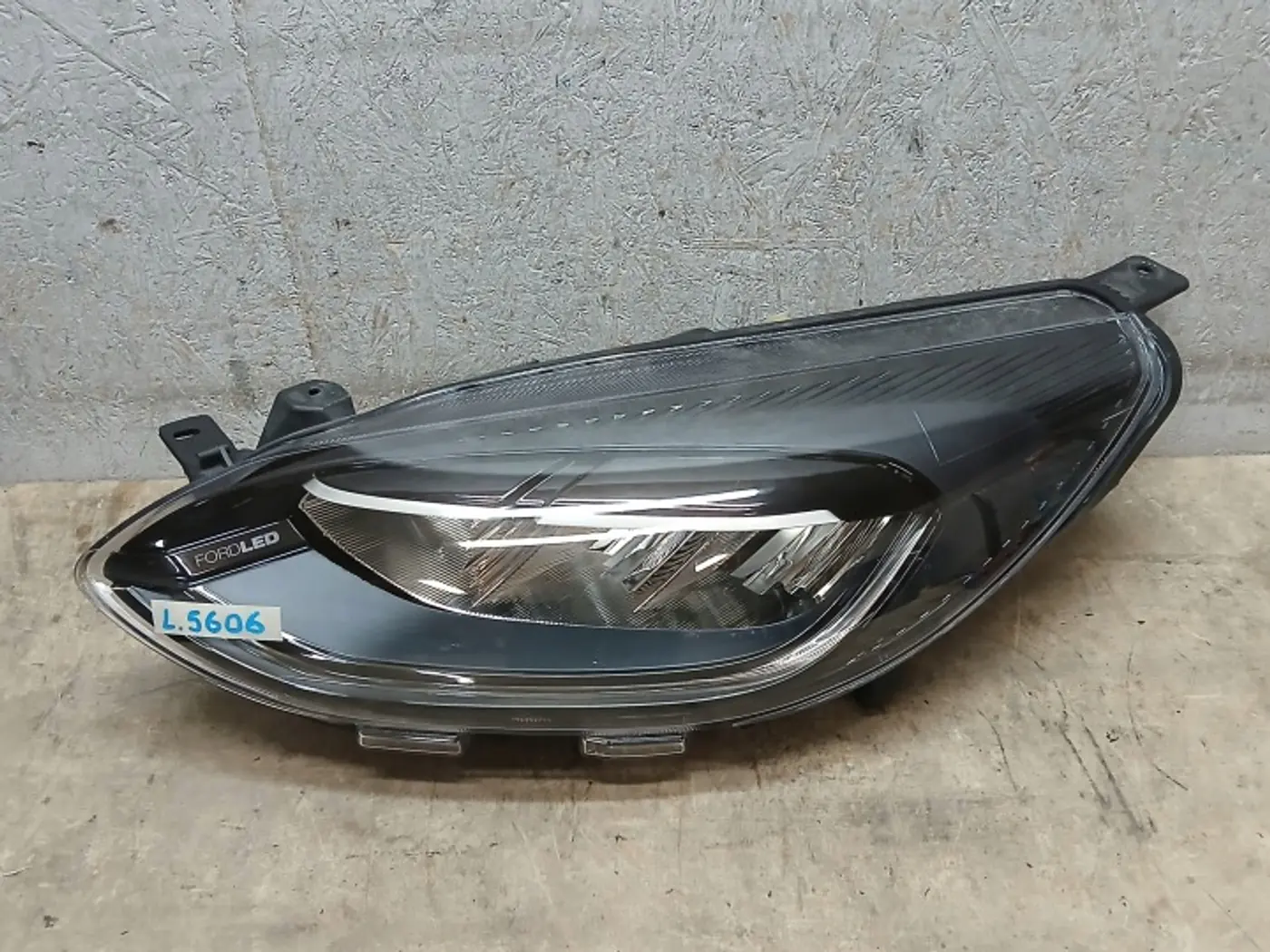 Фара левая к Ford Fiesta 2008