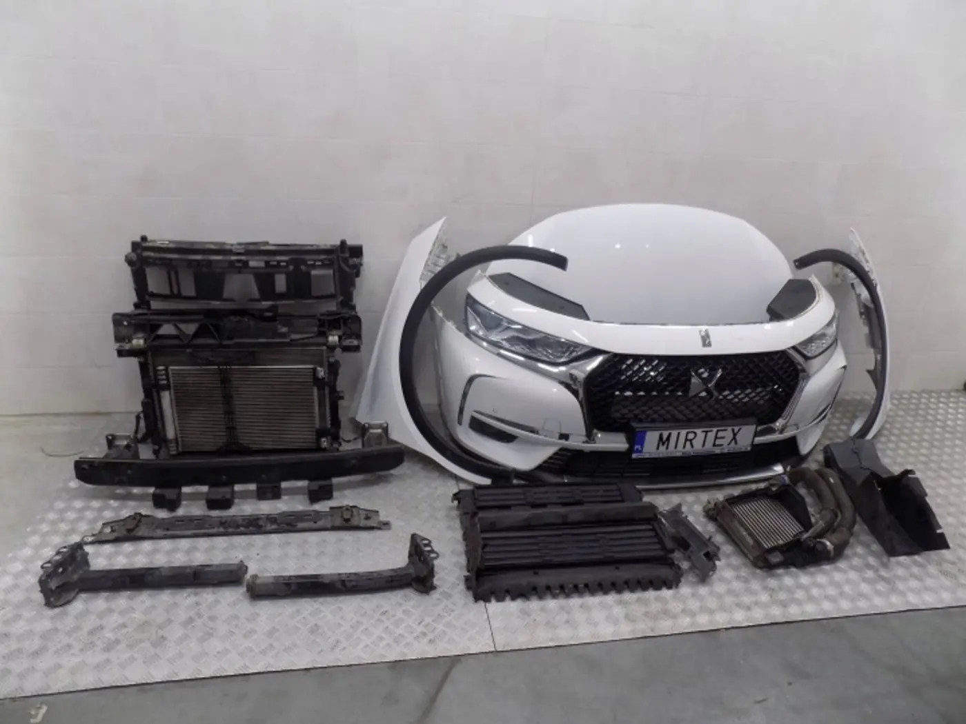 Капот к Citroen DS7 2017