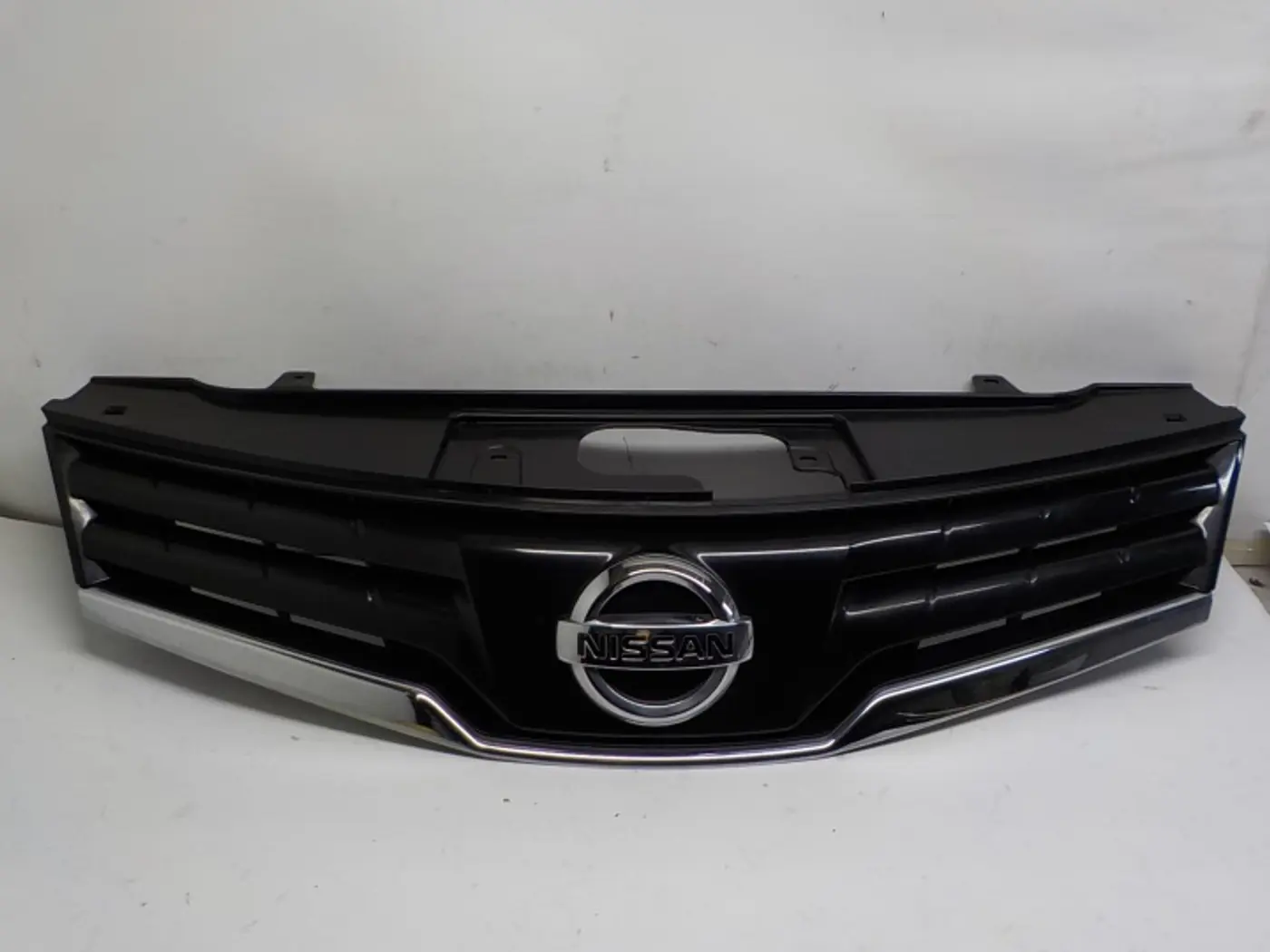 Решетка радиатора к Nissan Note 2009