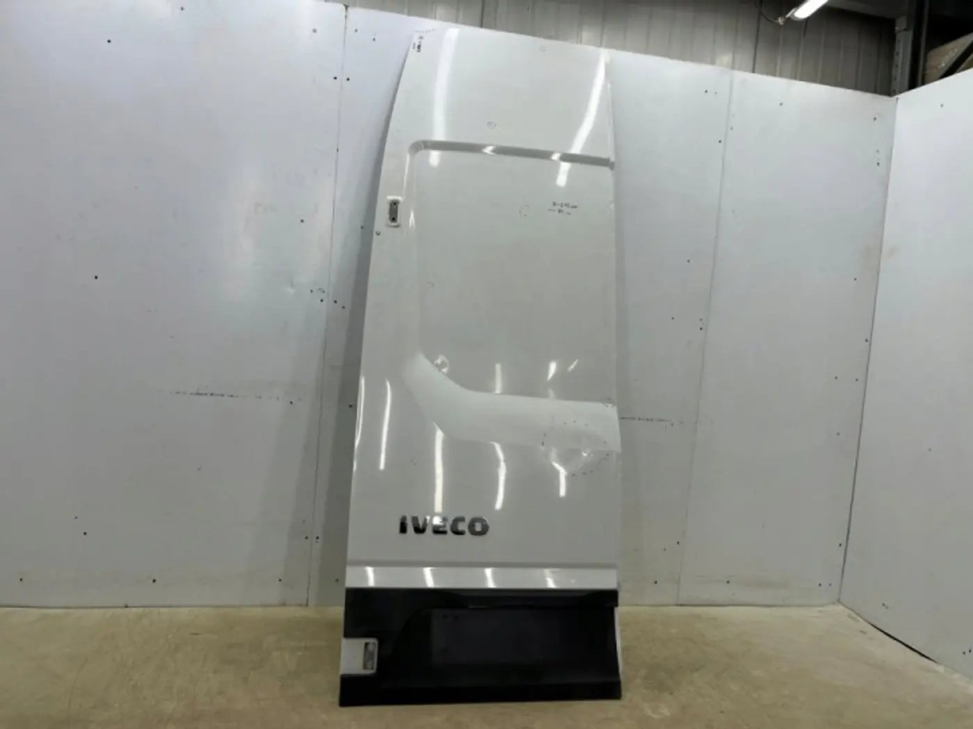 Дверь задняя левая к Iveco  2006