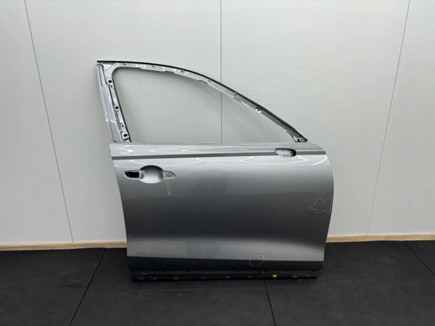 Дверь передняя правая к Genesis GV70 2020