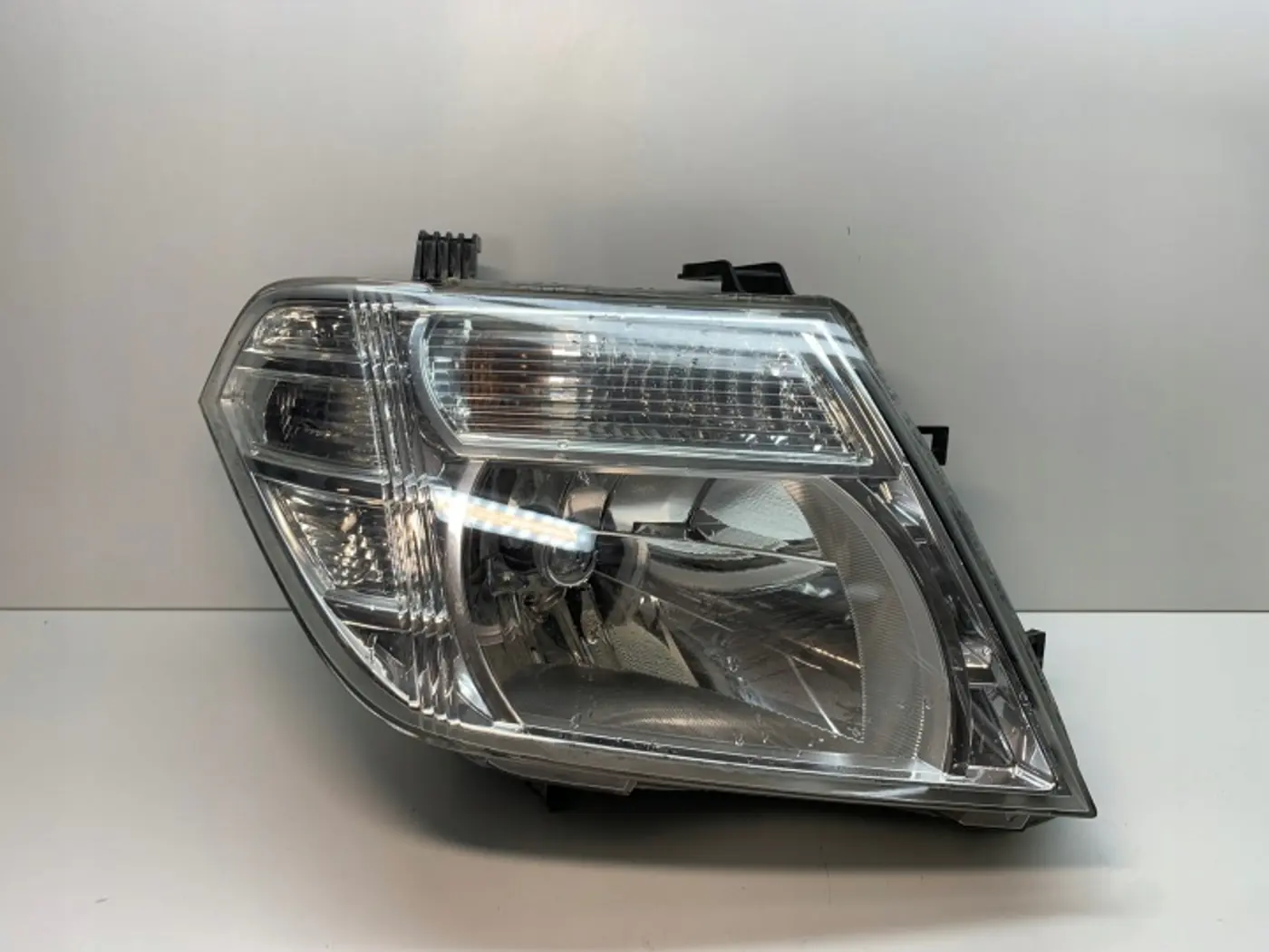 Фара правая к Nissan Pathfinder 2004