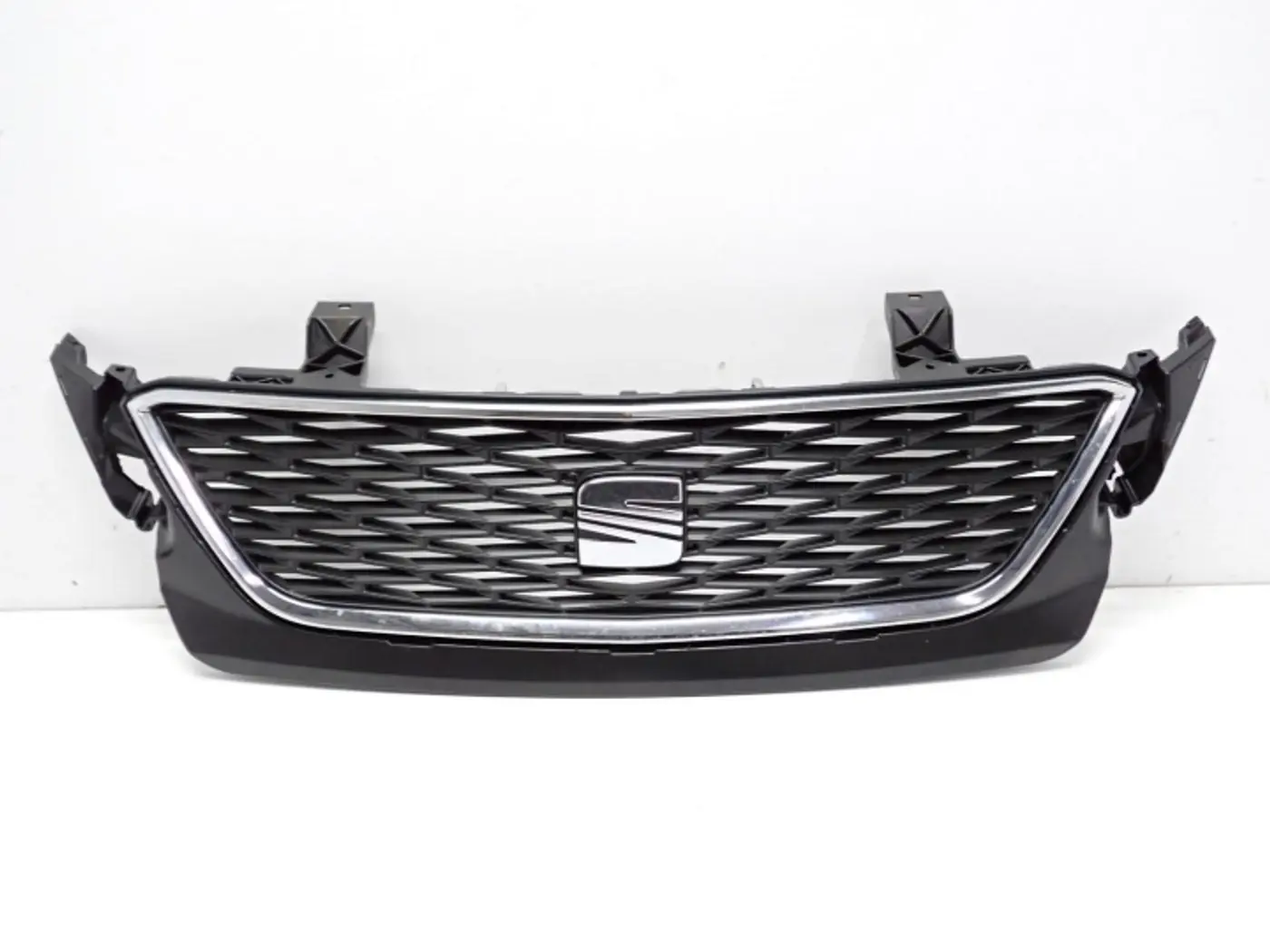 Решетка радиатора к SEAT Toledo 2012