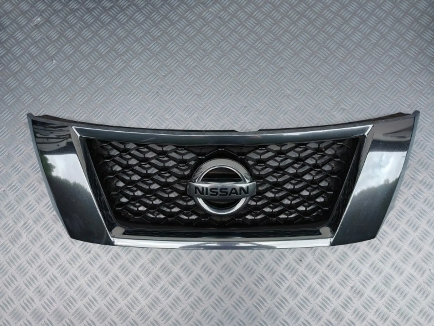 Решетка радиатора к Nissan Pathfinder 2013