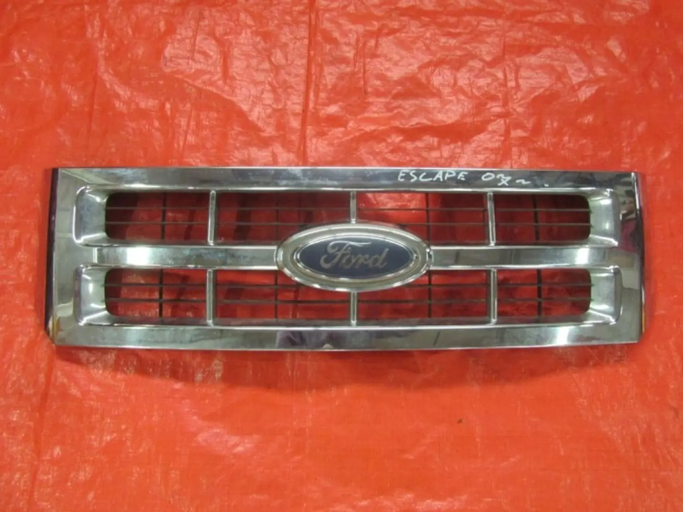 Решетка радиатора к Ford Escape 2007