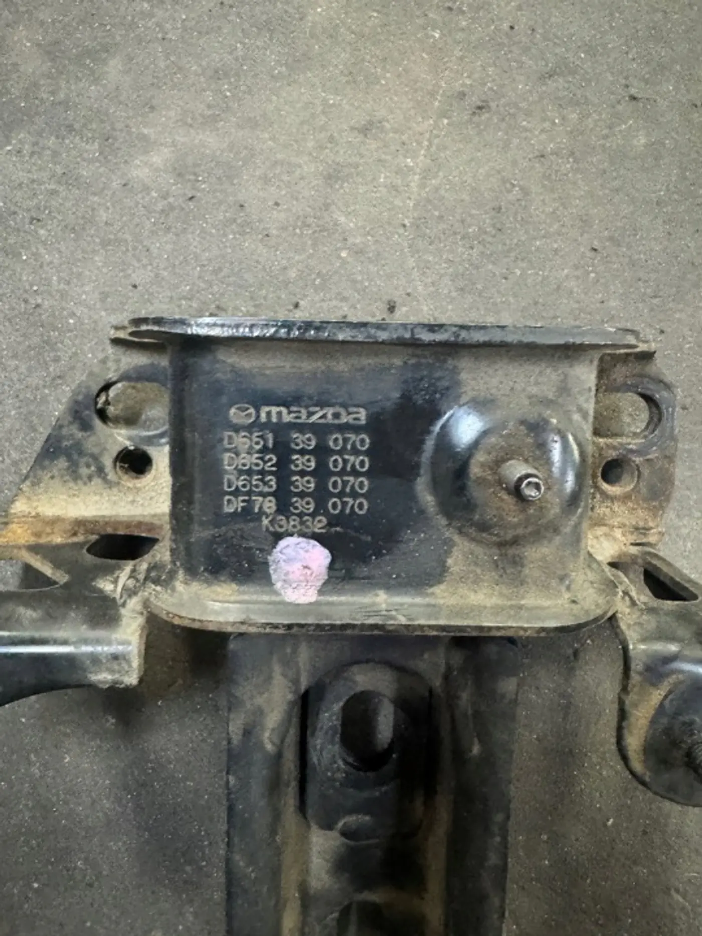 Подушка крепления КПП к Mazda 2 2007