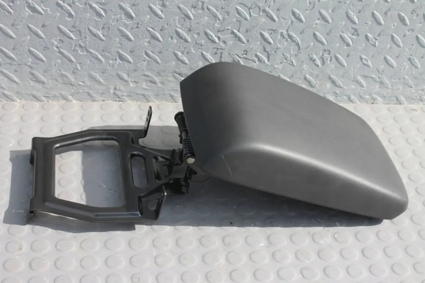 Подлокотник к Mazda 2 2007