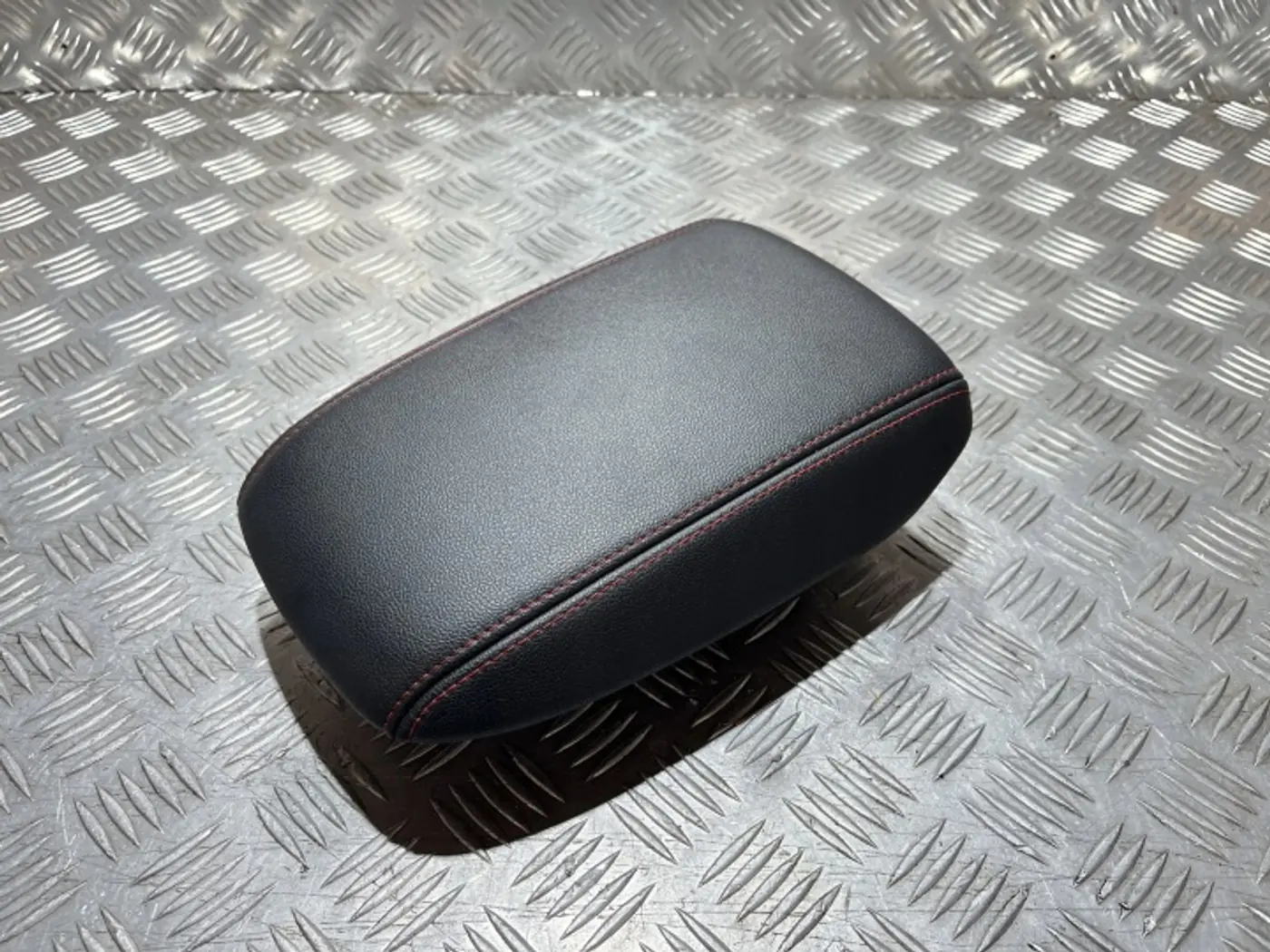 Подлокотник к Ford Kuga 2019