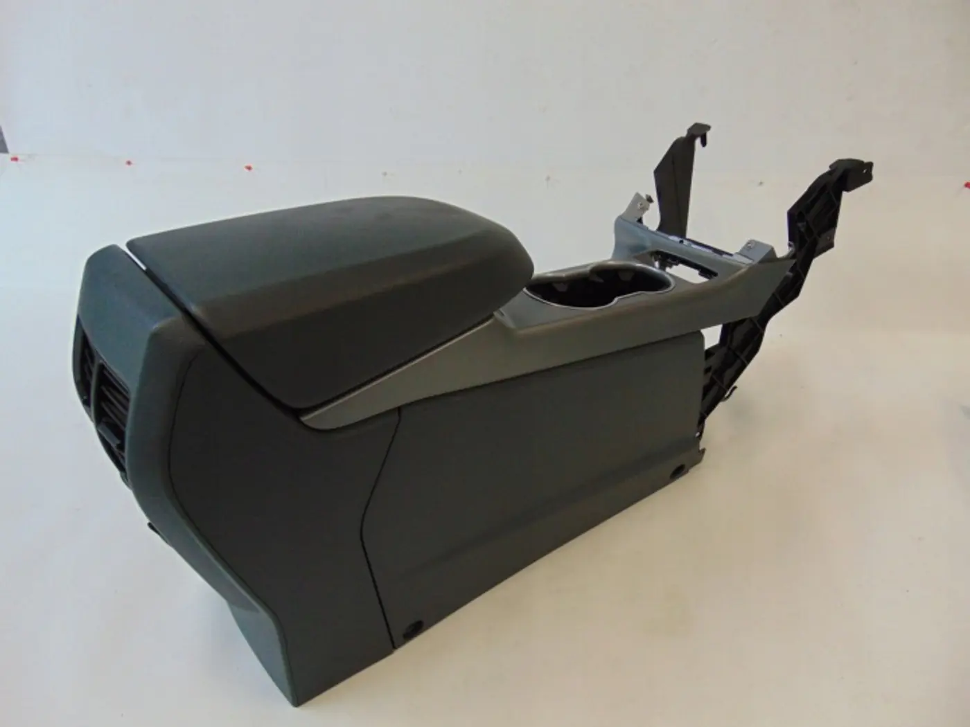 Подлокотник к Ford C-MAX 2010