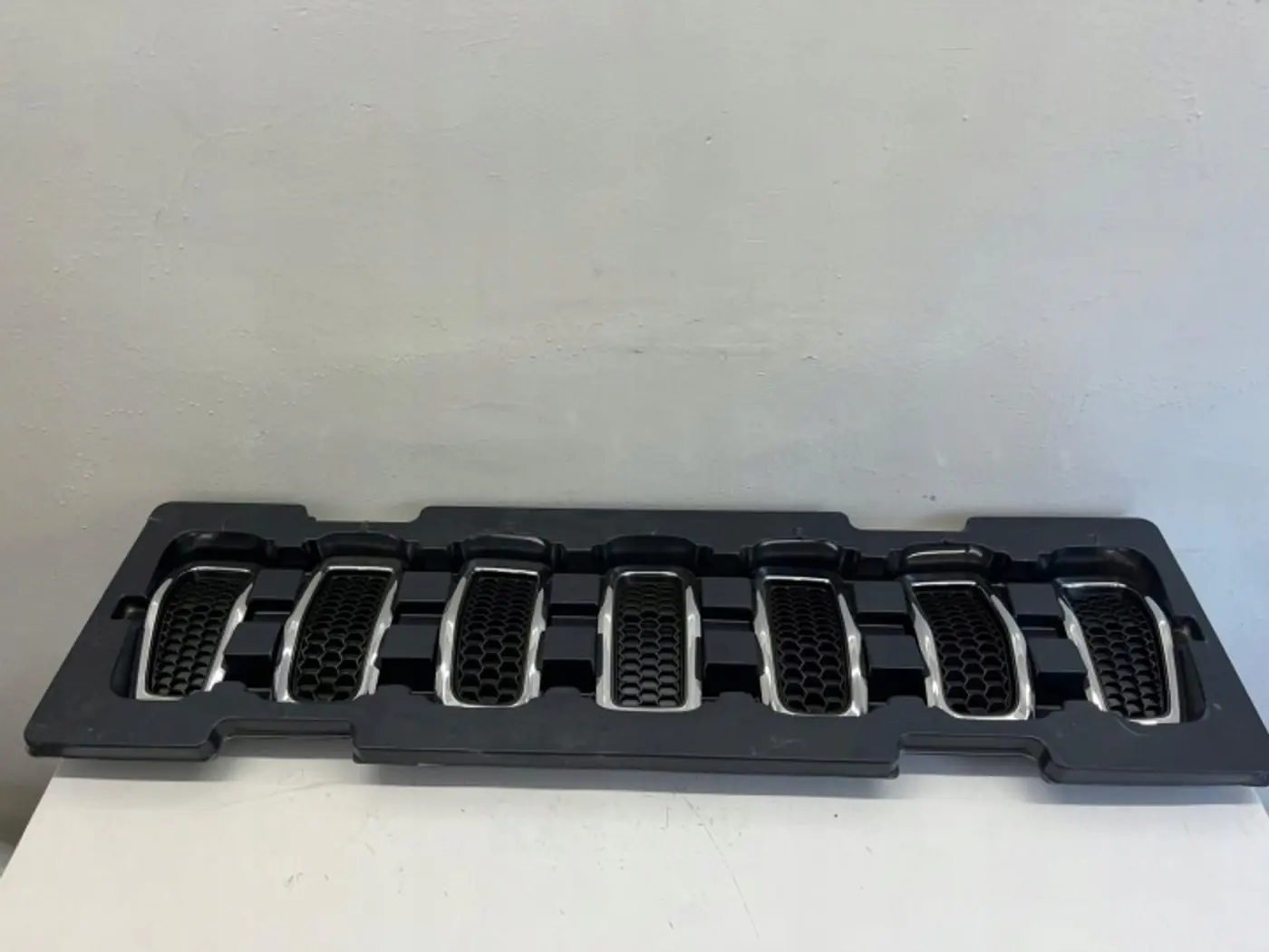 Решетка радиатора к Jeep Cherokee 2013