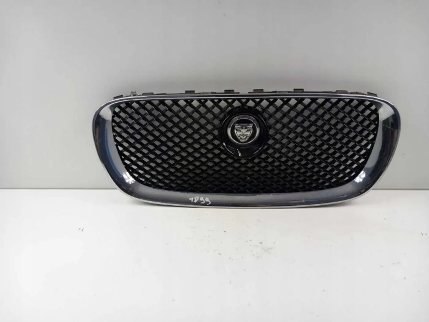 Решетка радиатора к Jaguar XF 2011