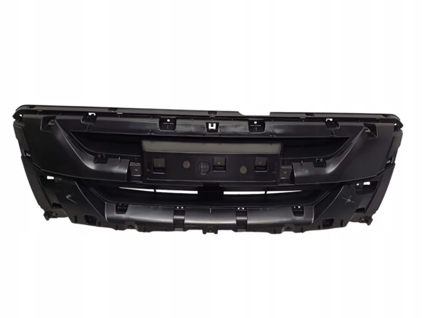Решетка радиатора к Isuzu D-Max 2016