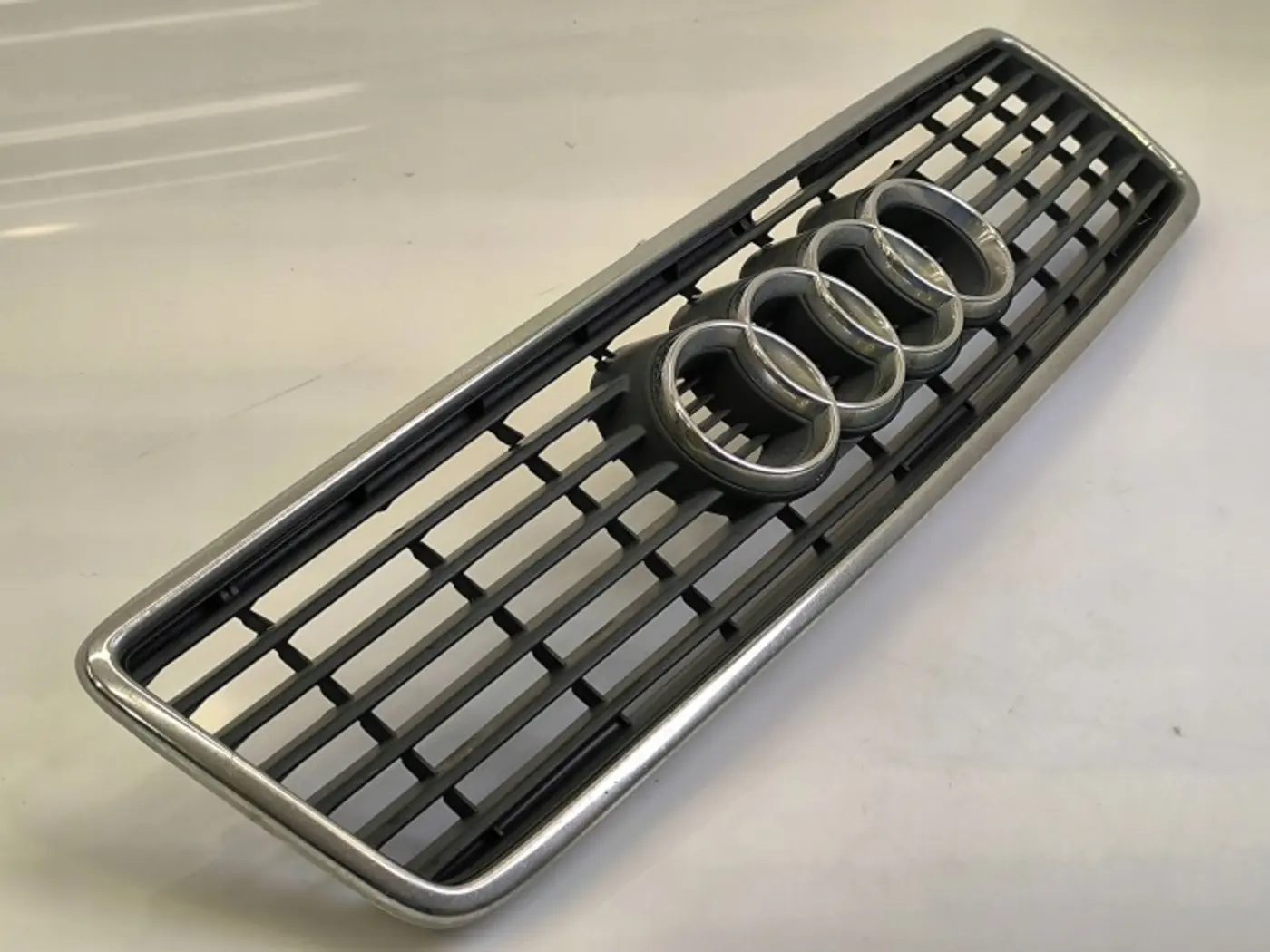 Решетка радиатора к Audi S8 1996