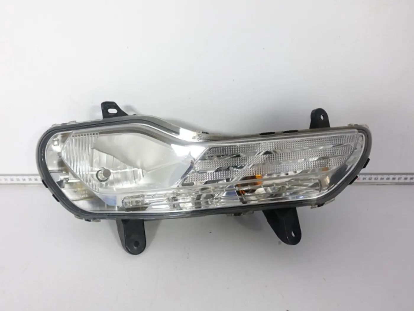 Фара противотуманная правая к Ford Escape 2007