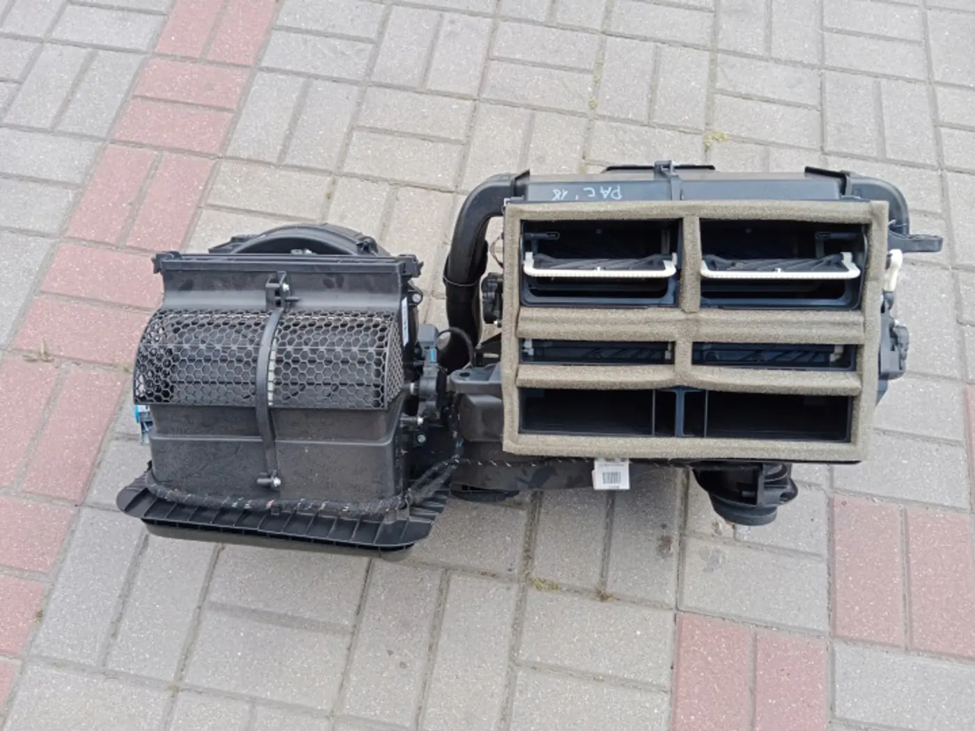 Отопитель в сборе (печка) к Chrysler Pacifica 2016