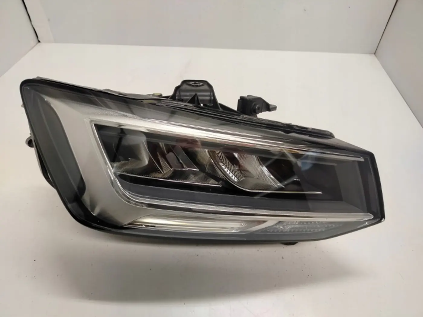 Фара правая к Audi Q2 2020