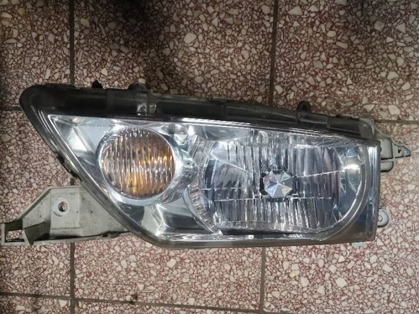 Фара правая к Mazda Premacy 1999