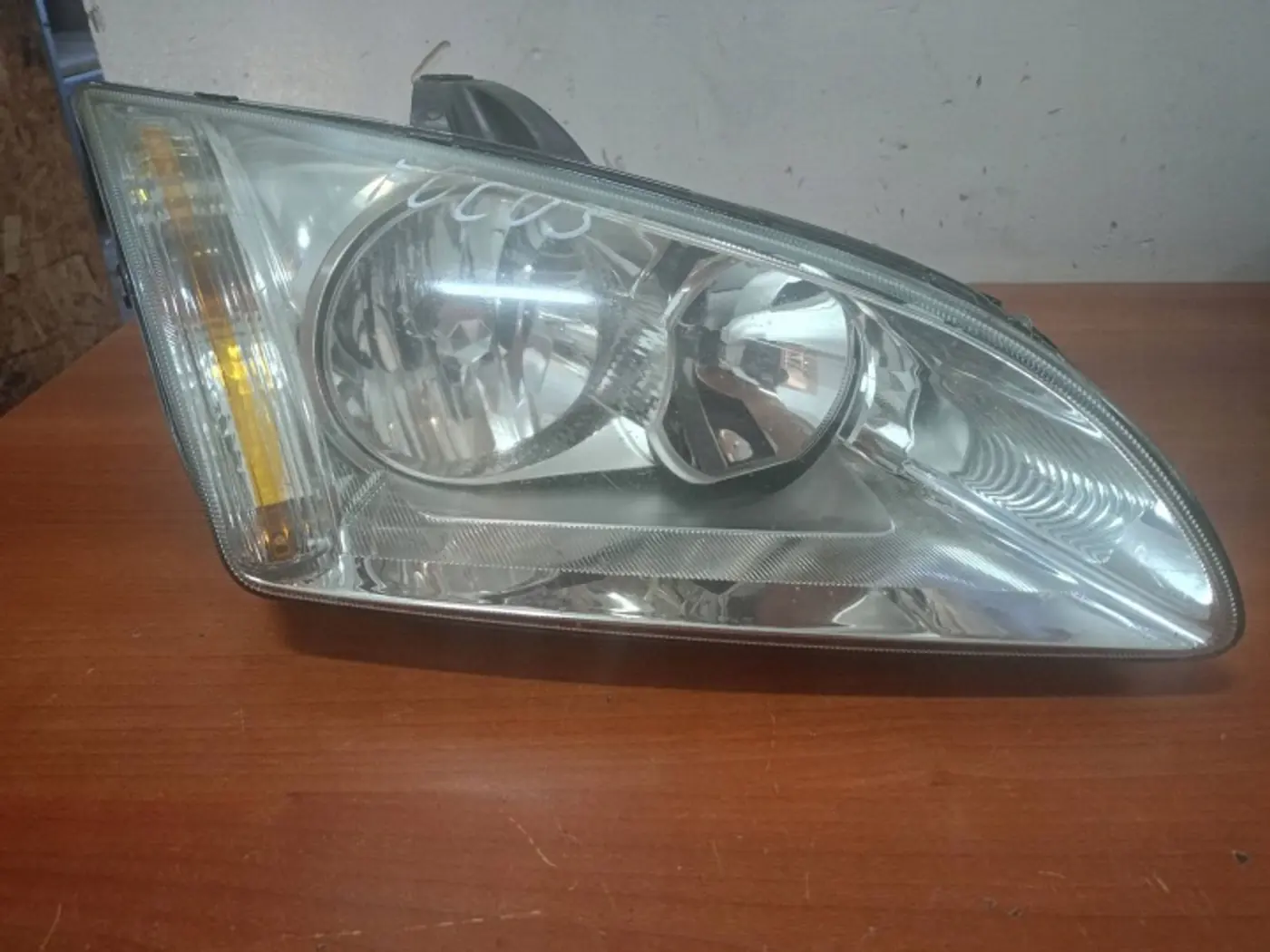 Фара правая к Ford Focus 2005