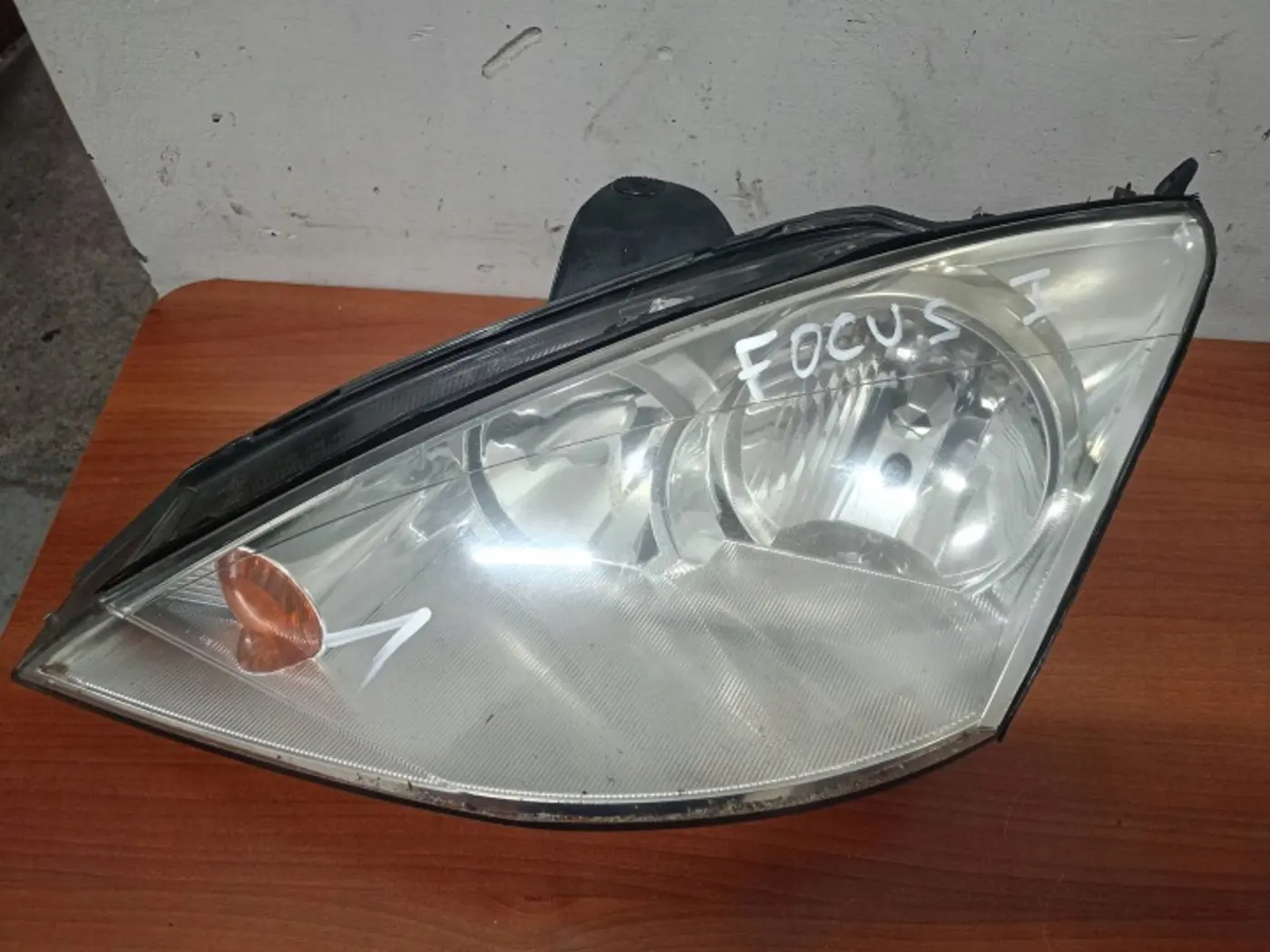 Фара левая к Ford Focus 2001