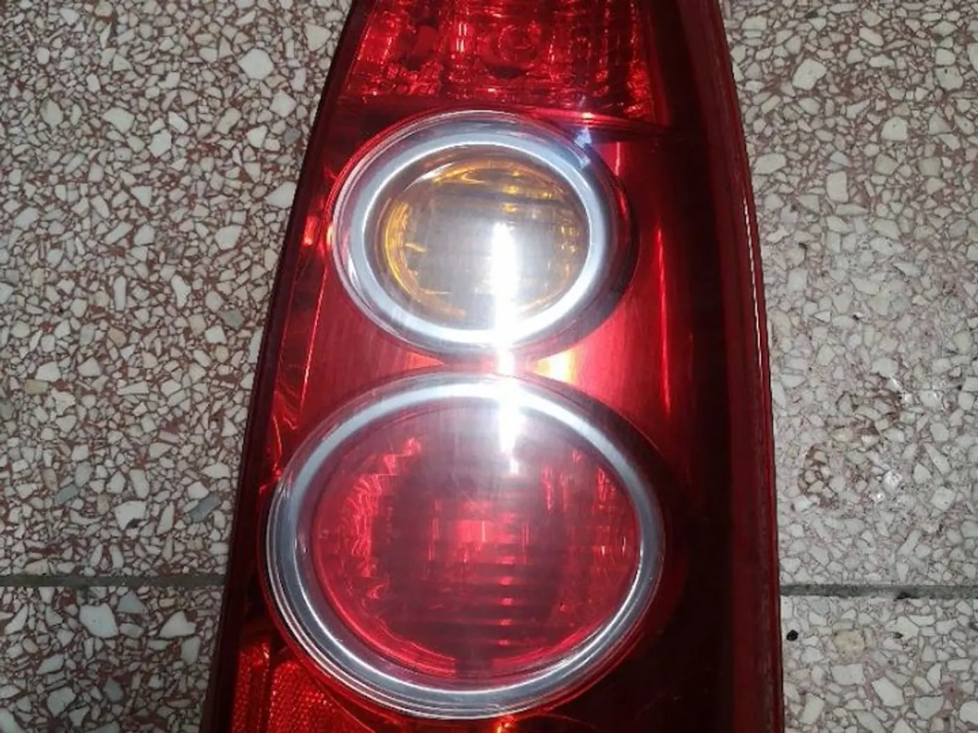 Фонарь задний правый к Mazda Premacy 1999