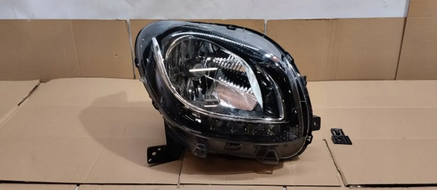Фара правая к Smart Fortwo 2015