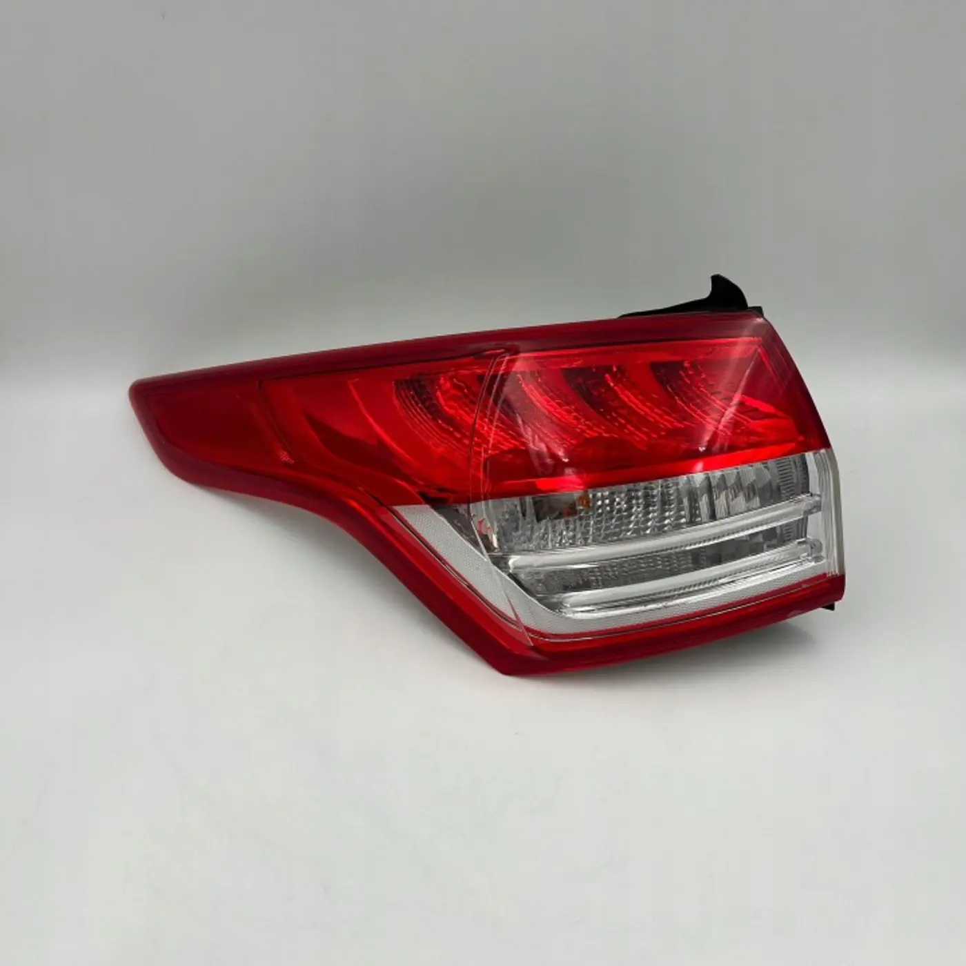 Фонарь задний левый к Ford Kuga 2013
