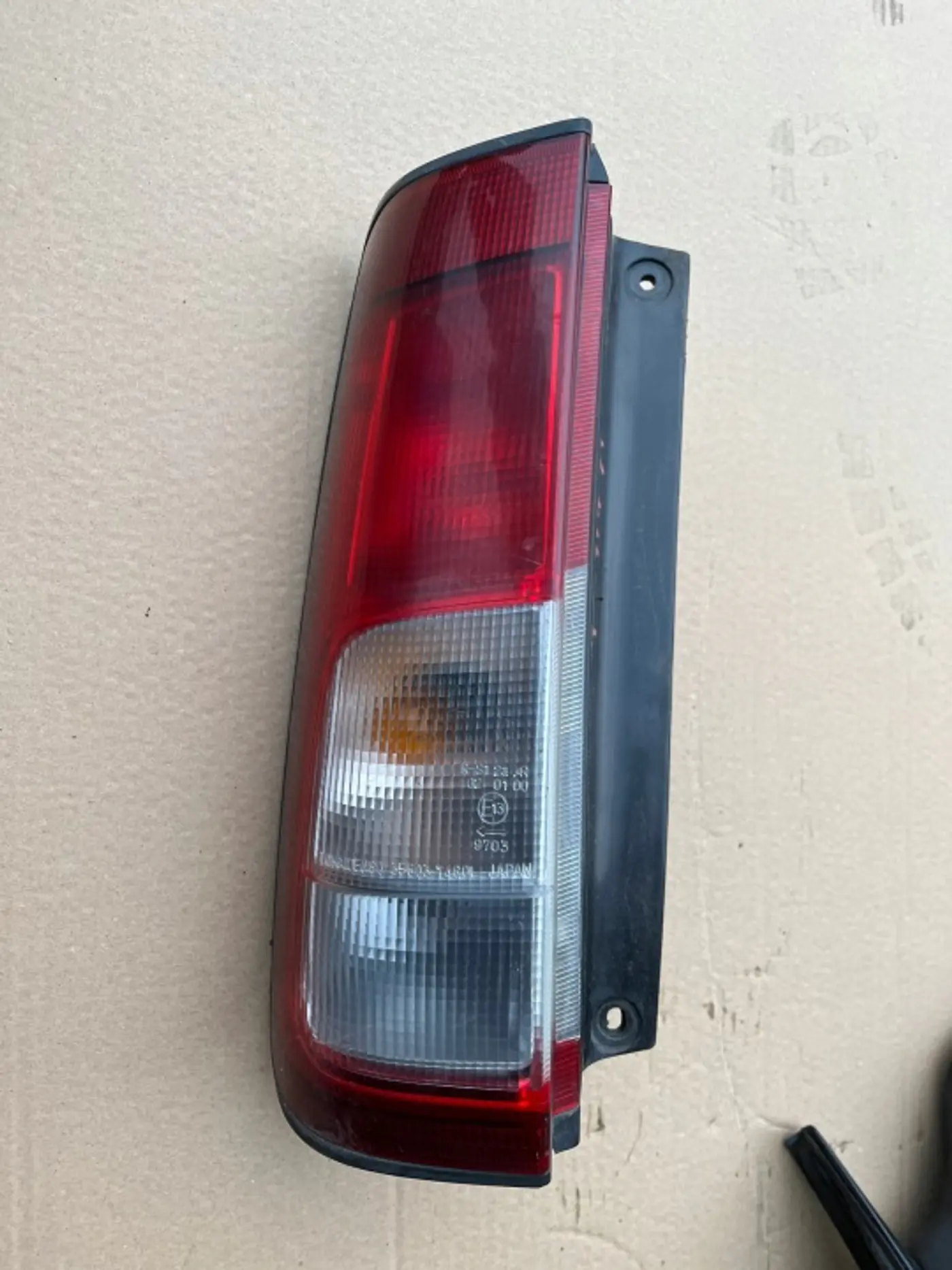 Фонарь задний левый к Suzuki Ignis 2000