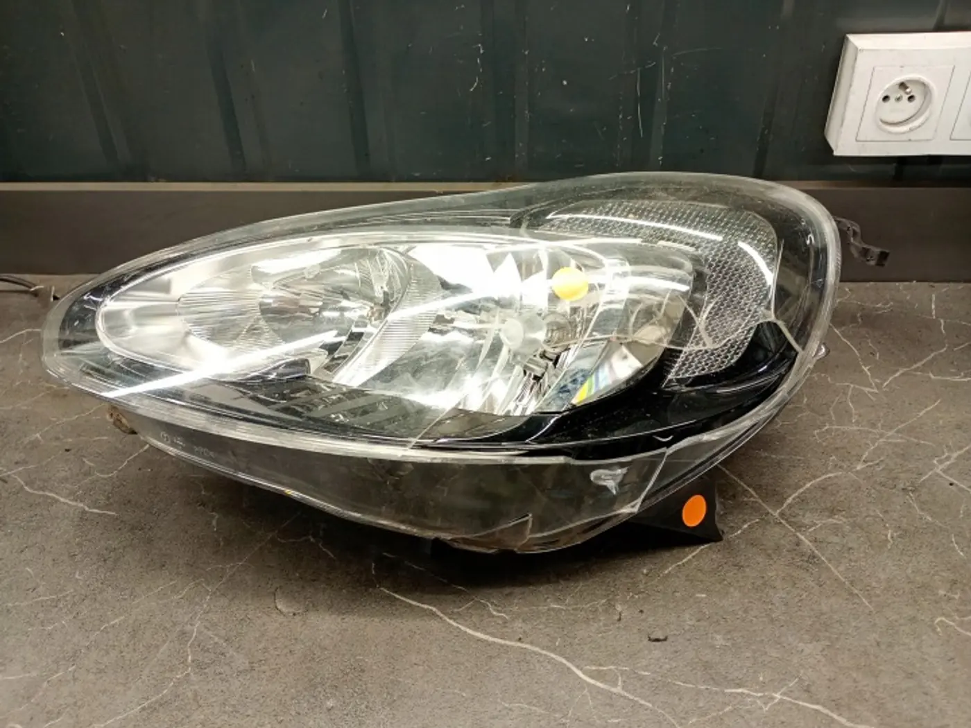 Фара левая к Opel Adam 2012