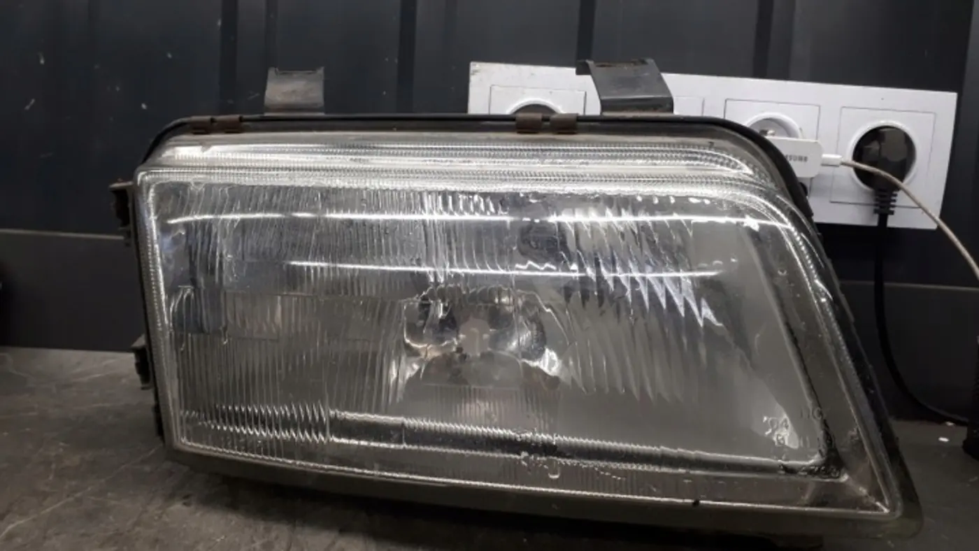 Фара правая к Audi S4 1997