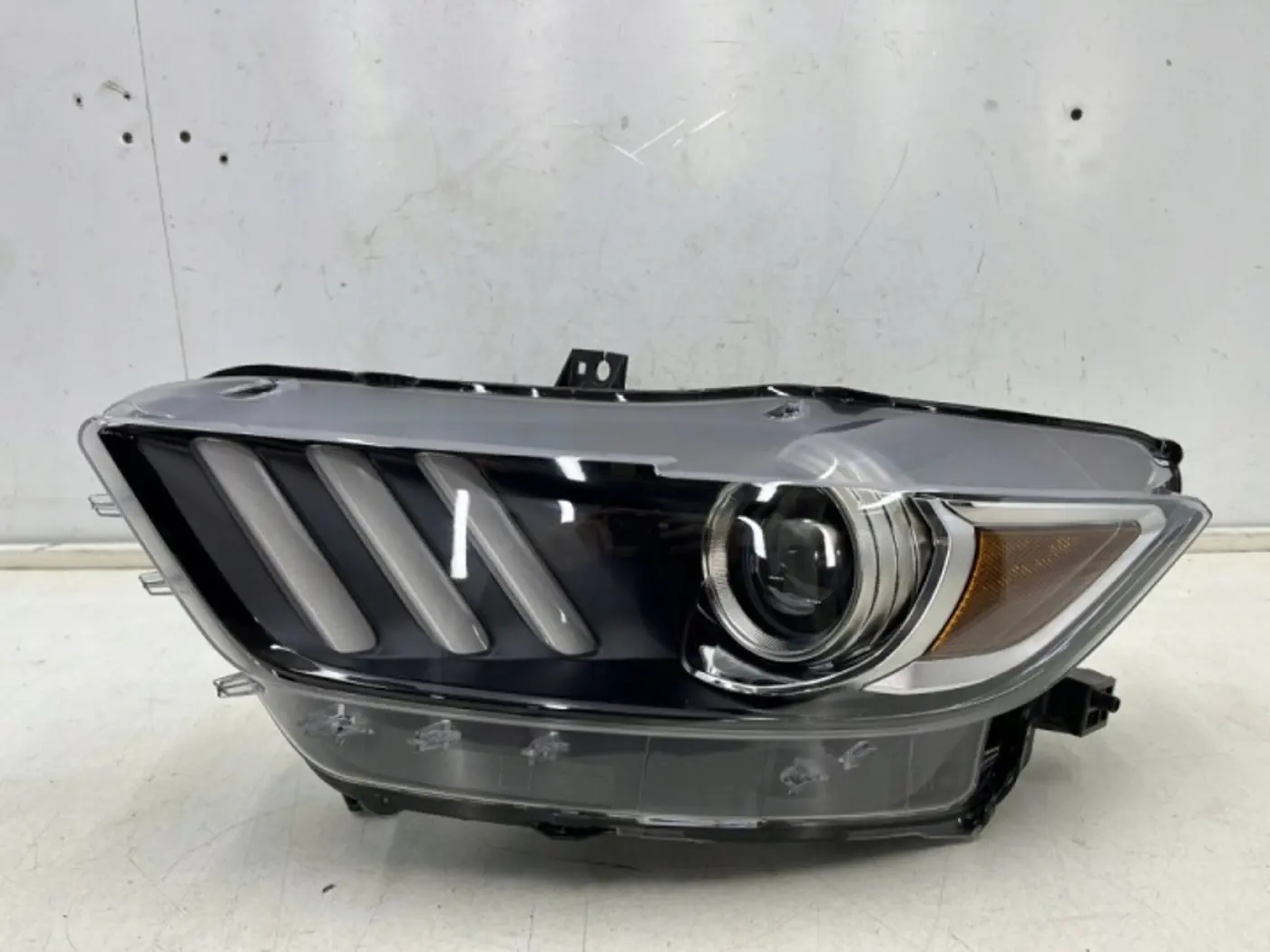 Фара левая к Ford Mustang 2014