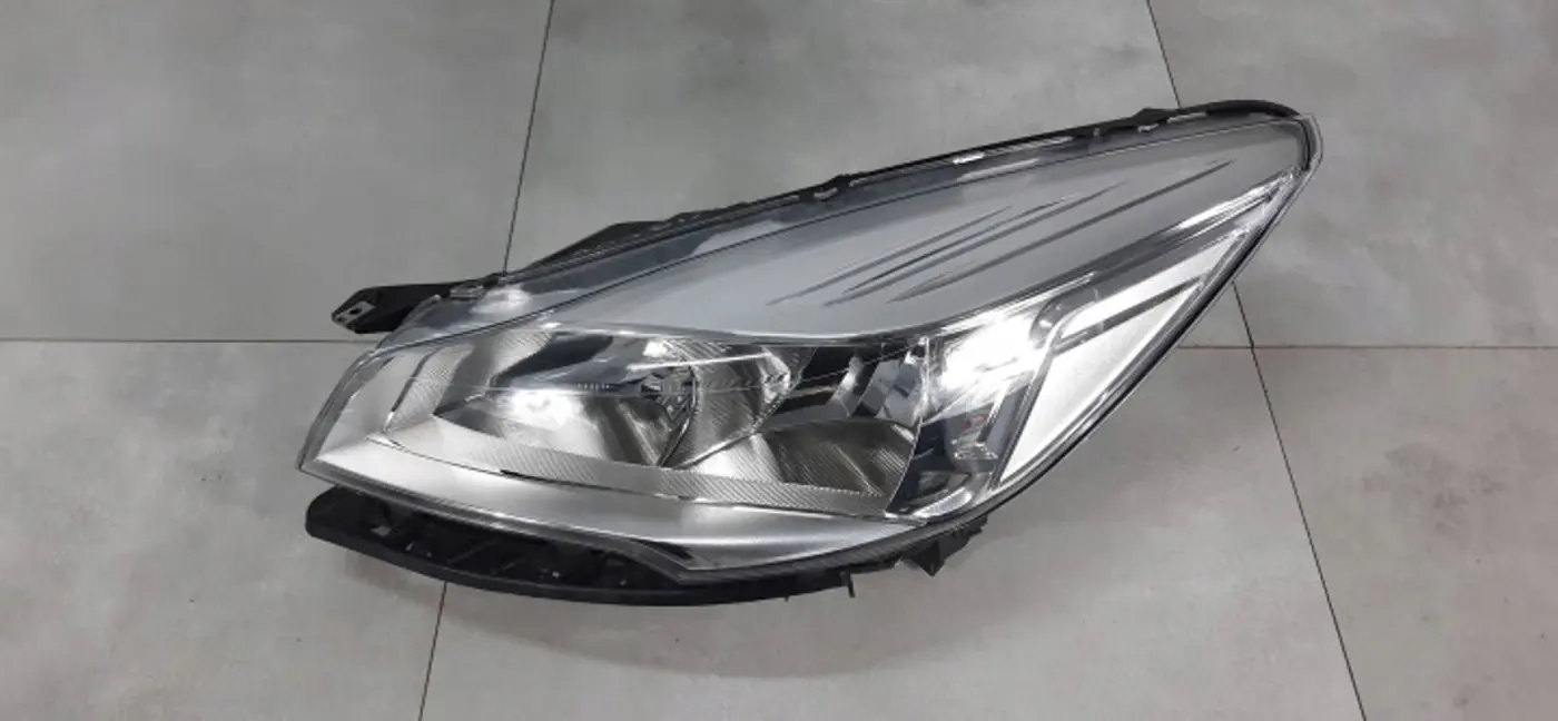 Фара левая к Ford Kuga 2013