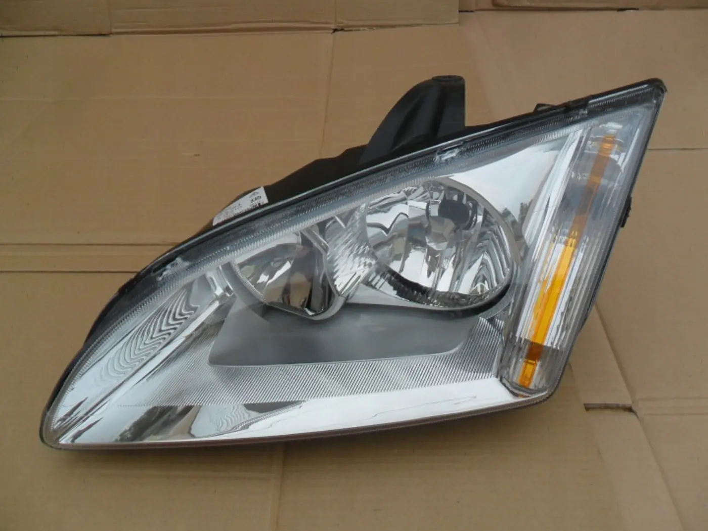 Фара левая к Ford Focus 2008