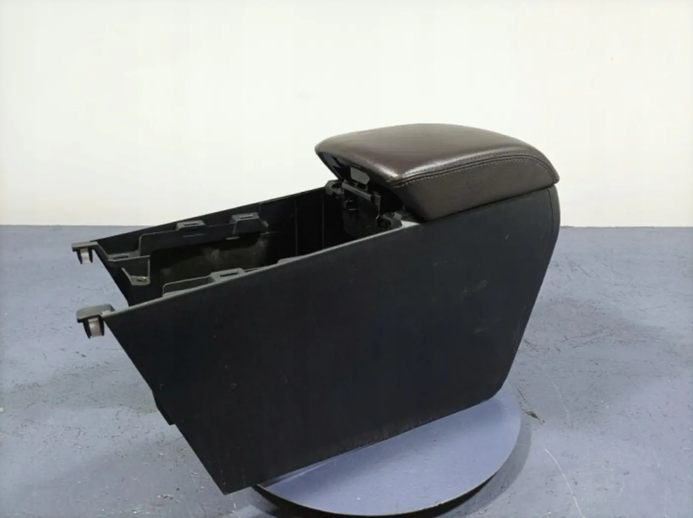 Подлокотник к Mazda 3 2016