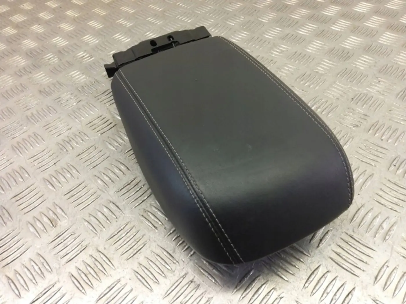 Подлокотник к Ford Kuga 2013
